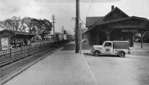 Amityville-Station_viewE-1937_SUNY-Emery.jpg (87116 bytes)