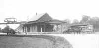 LIRR - Amityville Trolley on Bridge.jpg (54917 bytes)