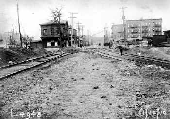 10.  Station-East New York - 1910 (2).jpg (170988 bytes)