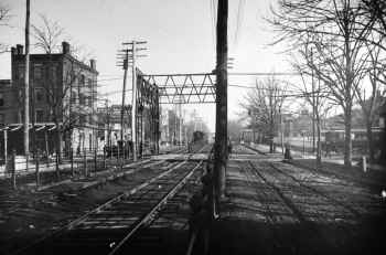 2.  Crossing-Barrier Gates-Nostrand Ave. at Atlantic Ave-Bklyn - c. 1900  (Keller).jpg (317173 bytes)