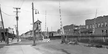 23.  Elevated Crossing Shanty-Station-Autumn Ave.- Bklyn, NY (View SE) - 07-27-1930 (Sperr-Keller) (2).jpg (65053 bytes)