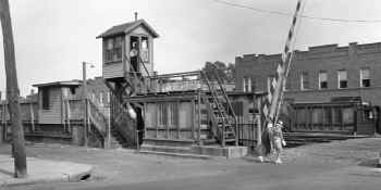 24.  Elevated Crossing Shanty-Station-Autumn Ave.- Bklyn, NY (View SE) - 07-27-1930 (Sperr-Keller).jpg (68689 bytes)