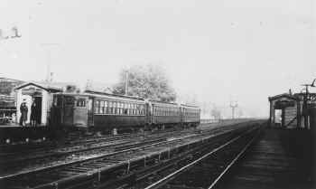 29.  MP41 Train-Rapid Transit Service-at Sta-Woodhaven-c. 1930 (Keller).jpg (65081 bytes)
