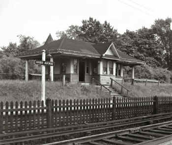 50b.  Station-Higbie Ave.-Laurelton (View NE) - 08-31-57 (Faxon, Jr.-Keller).jpg (133460 bytes)
