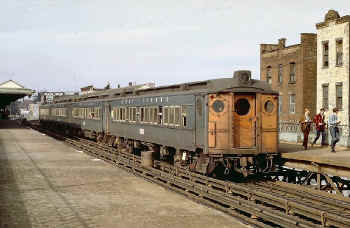 8. MU Train - Nostrand Ave-View W - 1970.jpg (119972 bytes)