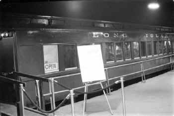 MU_1632-Nassau_Co_Heritage_Train-On_Display-Flatbush_Ave-Bklyn-10-13-78_(Madden-Keller).jpg (52294 bytes)