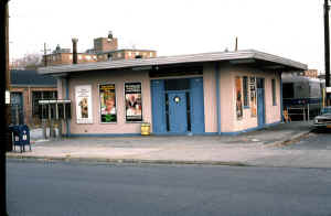 Station-Far Rockaway (Nameoke Ave.)-View N - 12-04-76 (Madden-Keller).jpg (81825 bytes)