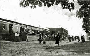 Station-Greenlawn-Original Bldg-c. 1890.JPG (92211 bytes)