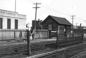 Station-Maspeth-View NE - c. 1924 (Osborne-Keller).jpg (82707 bytes)