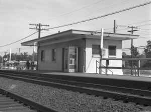 Station-Wyandanch-View SE - 1966 (Keller-Keller).jpg (91209 bytes)