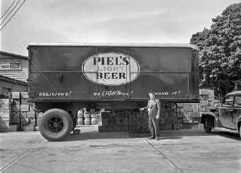 Piels-delivery-truck_c.1948.jpg (45738 bytes)