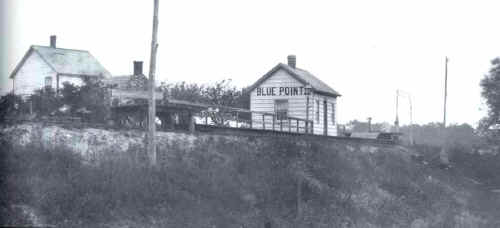 SSRR_Blue-Point-Station_c.1870_ArtHuneke.jpg (33530 bytes)