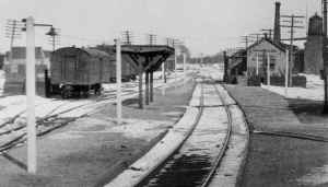 Station-Bridgehampton-Sag Harbor Covered Platform-View E - c. 1925 (Osborne-Keller) (Zoom).jpg (110366 bytes)
