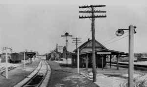 Station-Bridgehampton-Sag Harbor Covered Platform-View E - c. 1925 (Osborne-Keller).jpg (117592 bytes)
