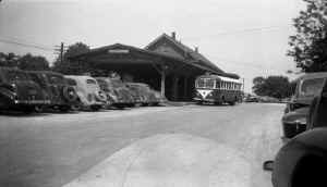 Station-Patchogue-Camp Upton Bus (View NE) - Summer-1941 (T. Bayles-Keller).jpg (71828 bytes)