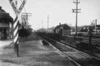 Centre Ave.-Station_Lynbrook- Depot-Platform_c. 1940s_Huneke.jpg (85711 bytes)