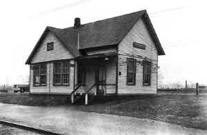 Cutchogue--Station_viewSE_1953.jpg (62858 bytes)