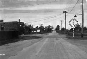 Cutchogue_Depot-Lane_North-Side-Potato-Exchange_viewN_1-1-1943_Weber-Morrison.jpg (84939 bytes)