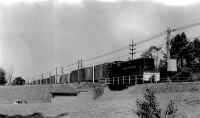 DS4-4-1000-450-freight-Passingthroughstation-MerillonAveNewHydePark-c.1953.JPG (46305 bytes)