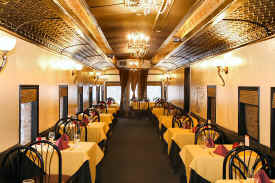 Ex-Dining-Car-Restaurant_Curry-Club-interior.jpg (126650 bytes)