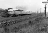 FM-CPA20-5-2005-Trn-B-Bethpage-1952-2 Westbound Main Line train at Bethpage Jct MP 29.jpg (61545 bytes)