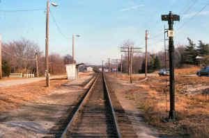 Station-Jamesport-R Block Limit Signal (View E) - 11-26-76 (Madden-Keller).jpg (96092 bytes)