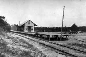 Station-Jamesport (View SE) - 1879 (Brainerd-Keller).jpg (78743 bytes)
