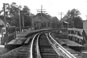 Station-Jamesport (View W) Bay Window Added - c. 1940 (Keller).jpg (90883 bytes)