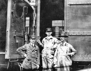 John Austin Robelen (center)  LIRR_c.1923.jpg (169652 bytes)