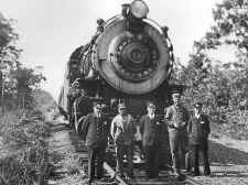 LIRR-29-G5s_last-train-crew_Wading-River_10-9-1938_DaveMorrison.jpg (137800 bytes)