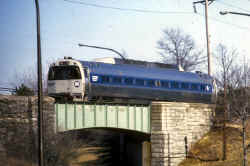 LIRR-Metro-North-SPV2000-291_Central-Branch_Southern-State-Pkwy-exit-West-Babylon_1986_Huneke.jpg (58488 bytes)