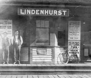 Lindenhurst-Station_viewS_c.1901_Morrison.jpg (102427 bytes)