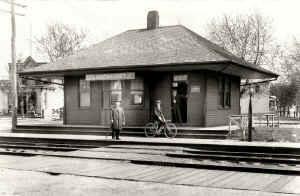 Station-Lindenhurst-1907_Huneke.jpg (155312 bytes)