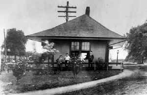 Station-Lindenhurst-East-1907.jpg (69335 bytes)