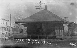 Station-Lindenhurst-Rear-View NE-c. 1910.JPG (44971 bytes)