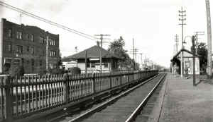 Station-Lindenhurst (View SW) - c. 1925 (Osborne-Huneke).jpg (76057 bytes)