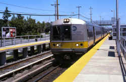 M1-9509 and train Westbound at Sta-Central Islip-View NE-03-08-2001 (Keller).jpg (131353 bytes)