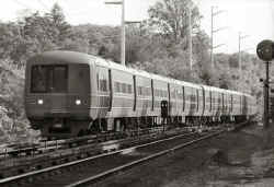 M1-train-west-AMOTT-Syosset-10-10-77-2.jpg (146416 bytes)