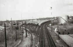 M1-trains-laying-up-elec-yard-Babylon-NY- 4-29-72.jpg (112158 bytes)
