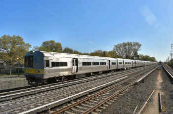 M3_Bellerose-Station_main-line_westbound-Jamaica-NYPenn Station_4-29-2019_JohnLevai.jpg (114252 bytes)