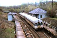 MU-2509-2-Car-Train-Princes-Bay-Staten-Island-4-28-73.jpg (69511 bytes)