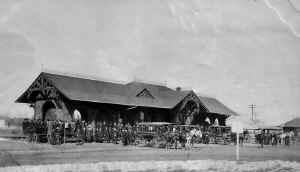 Massapequa Station_Hotel Carriages_c.1900-winter_Massapequa-Historical-Society.jpg (65361 bytes)