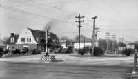 Massapequa_Broadway_viewNW_2-03-1949_(Weber-Morrison).jpg (92279 bytes)