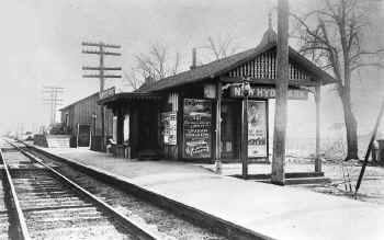 Station-New-Hyde-Park-1918.jpg (110071 bytes)