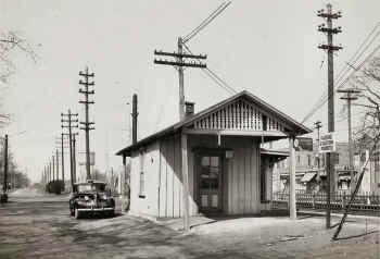 Station-New Hyde Park-c.1947.jpg (72043 bytes)