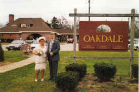 Wedding 10 Dec 1994 outdoor pose.jpg (62901 bytes)