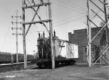 Portable-Electric-Substation-Car_W. Hempstead_LIRR-substation-no.6_4-20-69_Keller.jpg (126804 bytes)