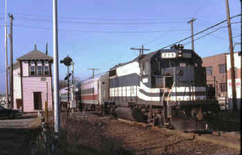 GP38-2-275-Parlor-Car-Train-East-PD-Patchogue-1-7-90 (Keller).jpg (89001 bytes)