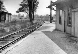 Station-Manorville-Rear-West-6-34.jpg (130968 bytes)