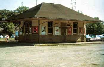 Station-Seaford-viewN_c.1958.jpg (87247 bytes)